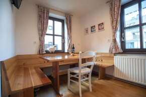 Pritlični apartma Hribovc z atrijem